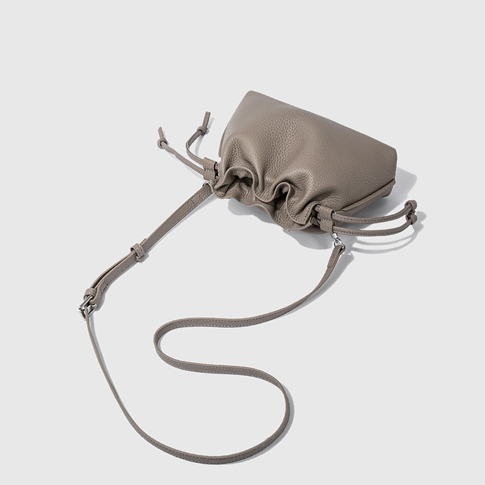 Wholesale pleated cloud bag genuine leather small handbag for women bag Bucket Bag Top Layer Cowhide Niche ins Shoulder Crossbody Bag