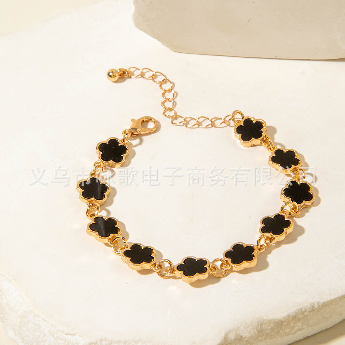 European and American Fashion Alloy Inlaid Diamond Five-Leaf Clover Bracelet Jewelry Three-Piece Set Simple Geometric Smooth Bracelet Wholesale