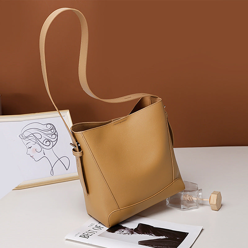 Light Luxury2024New Summer Tote Bag Large Capacity Women's Shoulder Commuter Bag Niche Crossbody Bag