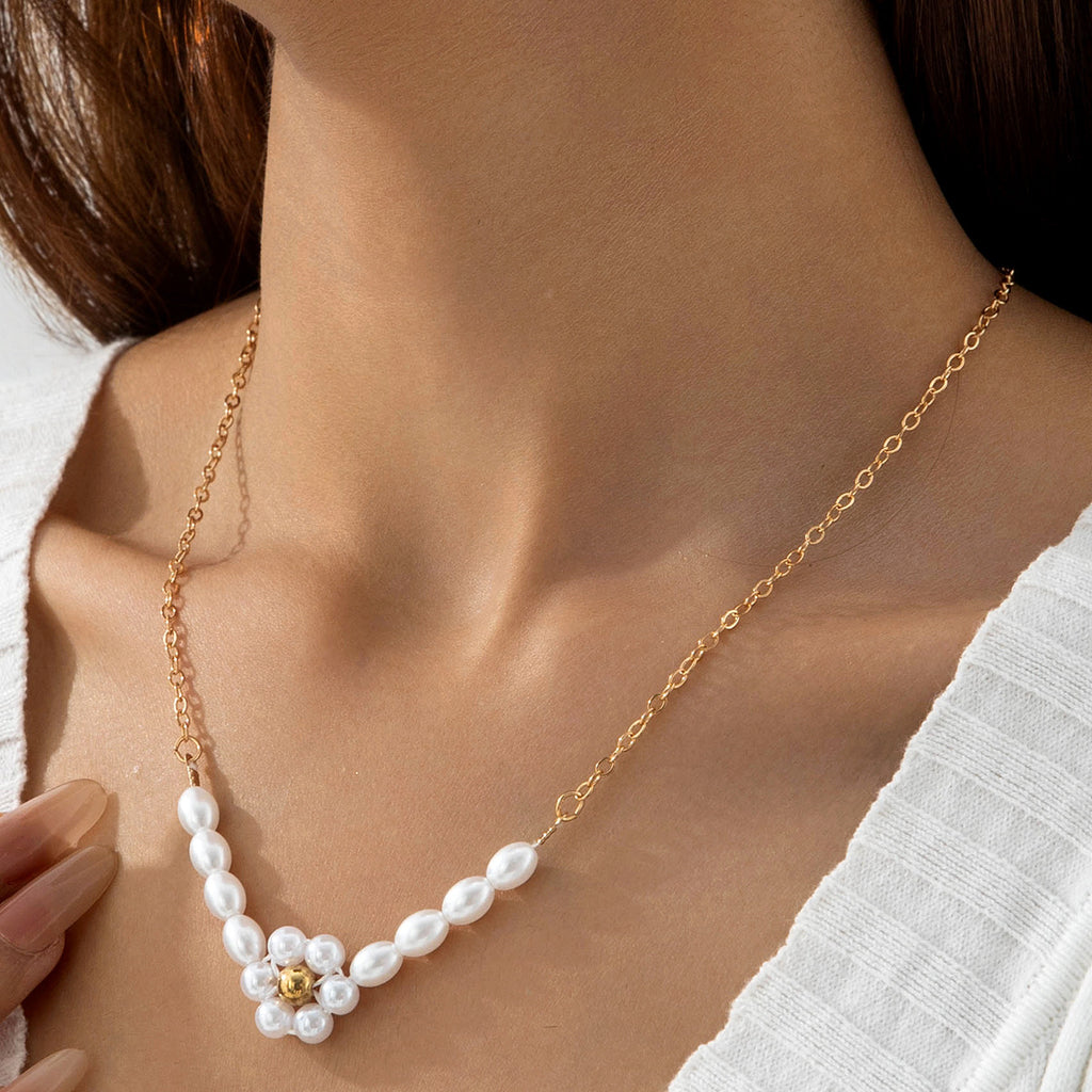 European and American Ornament  Fashionable Light Luxury Wheat Spike Inlaid Diamond Pearl Pendant Necklace with Unique Design and Personality Clavicle Necklace