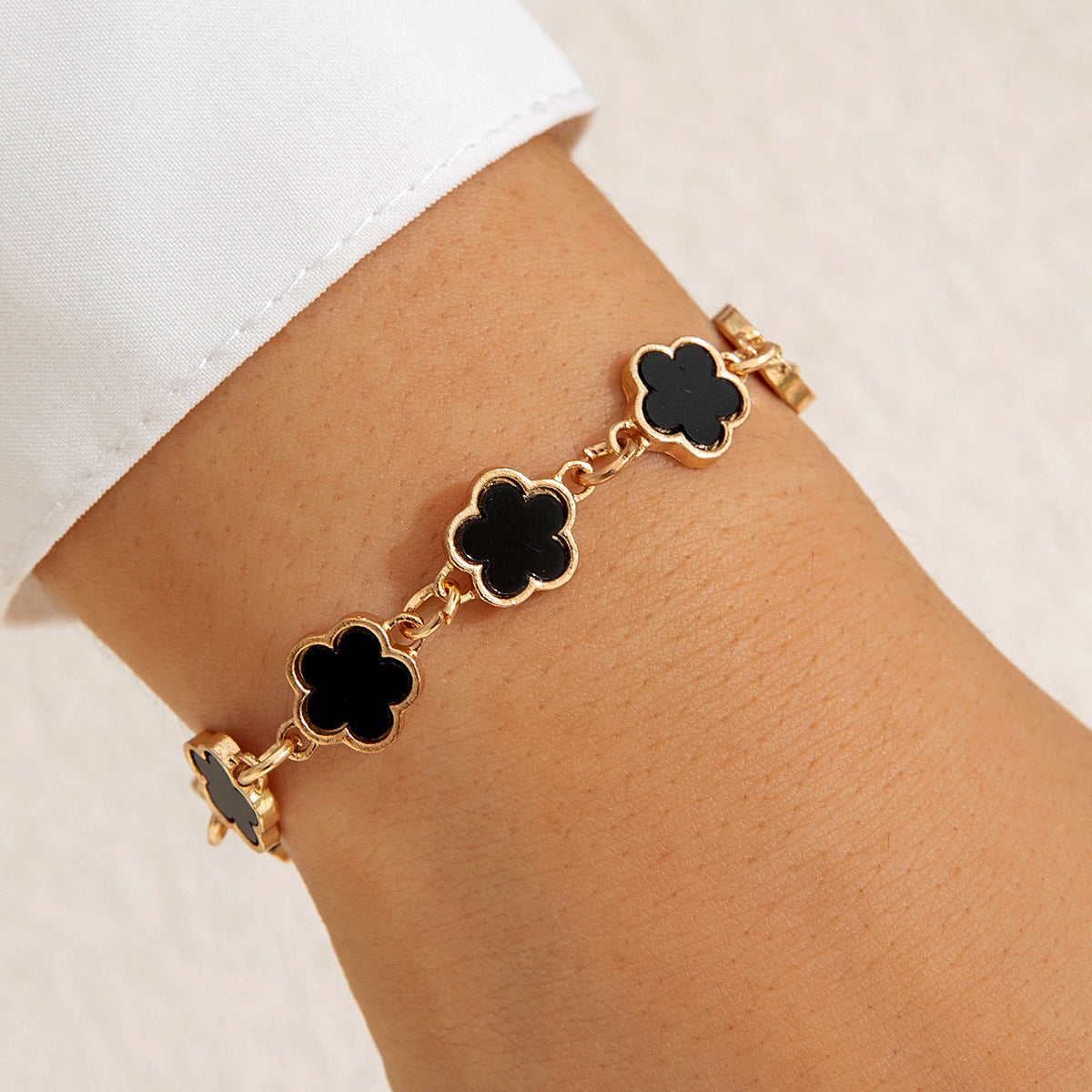 European and American Fashion Alloy Inlaid Diamond Five-Leaf Clover Bracelet Jewelry Three-Piece Set Simple Geometric Smooth Bracelet Wholesale