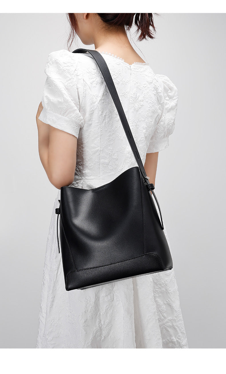 Light Luxury2024New Summer Tote Bag Large Capacity Women's Shoulder Commuter Bag Niche Crossbody Bag