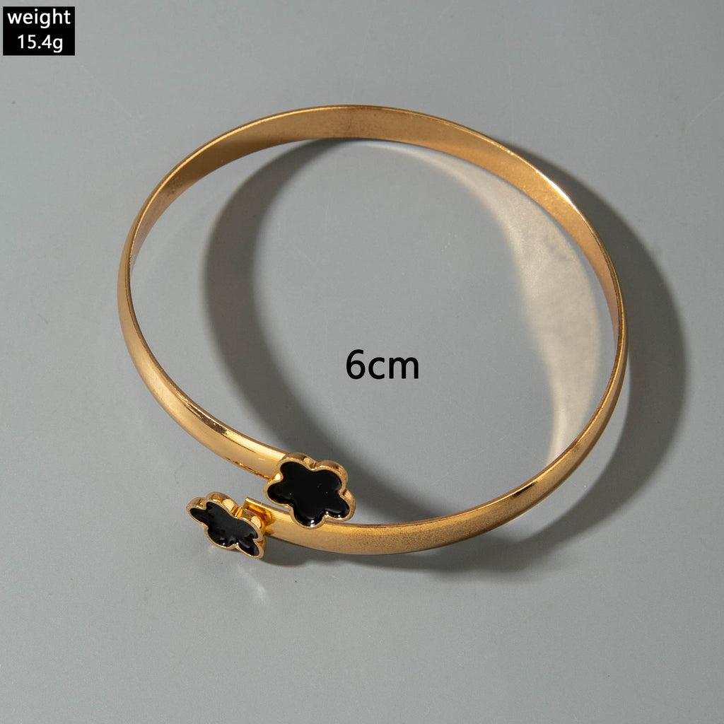 European and American Fashion Alloy Inlaid Diamond Five-Leaf Clover Bracelet Jewelry Three-Piece Set Simple Geometric Smooth Bracelet Wholesale