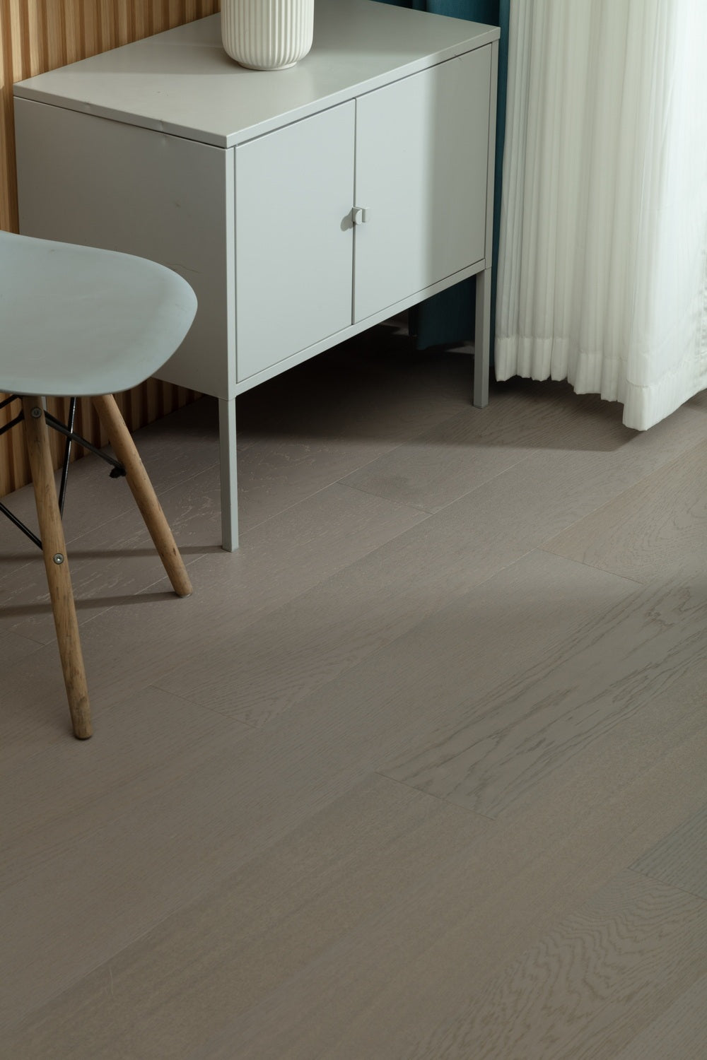 SK 1203 Full Birch Multi-layer Core Solid Wood Oak Veneer 1.2mm Skid-resistant Lock Joint Engineered Flooring