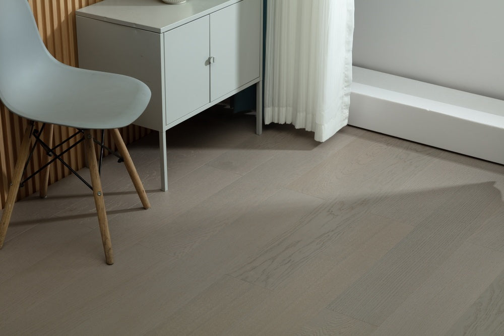 SK 1203 Full Birch Multi-layer Core Solid Wood Oak Veneer 1.2mm Skid-resistant Lock Joint Engineered Flooring