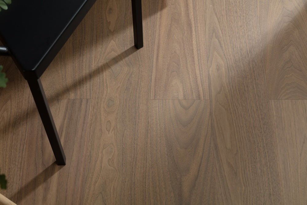SK 1205 Full Birch Multi-layer Core Solid Wood Black Walnut Veneer 1.2mm Skid-resistant Lock Joint Engineered Flooring