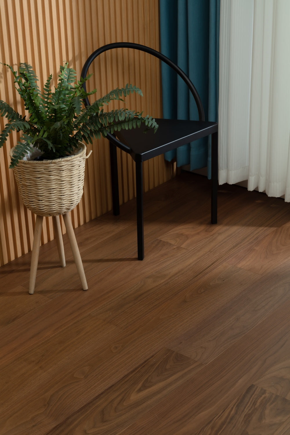 SK 1206 Full Birch Multi-layer Core Solid Wood Black Walnut Veneer 1.2mm Skid-resistant Lock Joint Engineered Flooring