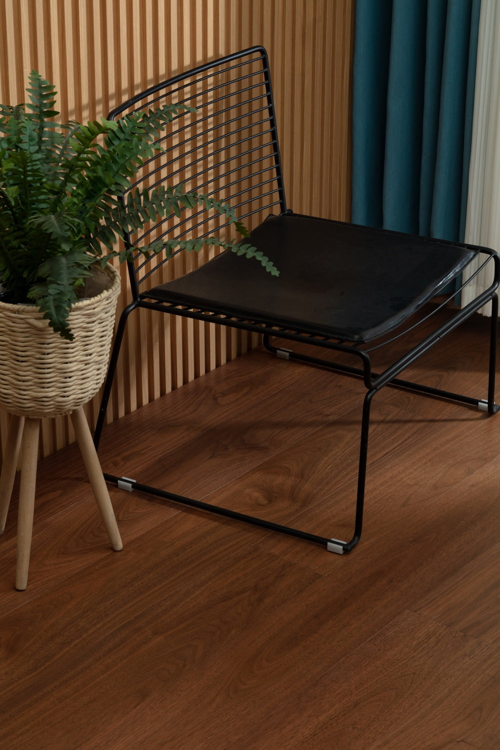 SK 1207 Full Birch Multi-layer Core Solid Wood Black Walnut Veneer 1.2mm Skid-resistant Lock Joint Engineered Flooring
