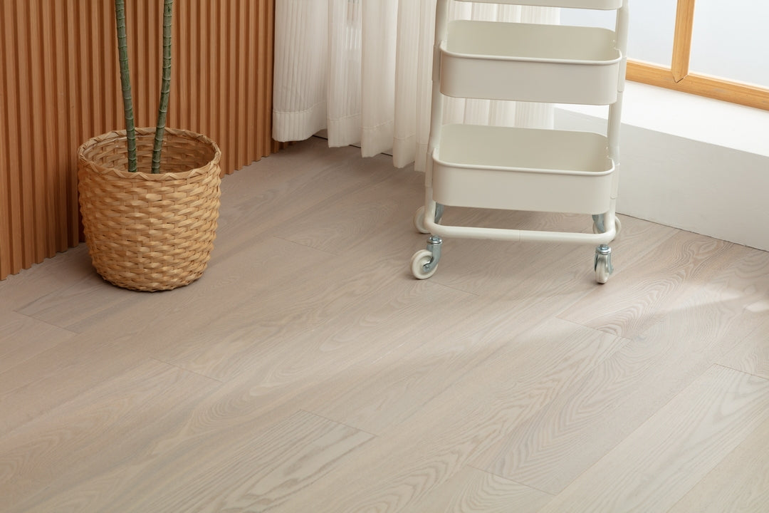 SK 1211 Full Birch Multi-layer Fire-Retardant Substrate Solid Wood European Oak Veneer 1.2 mm Scratch-resistant Engineered Flooring