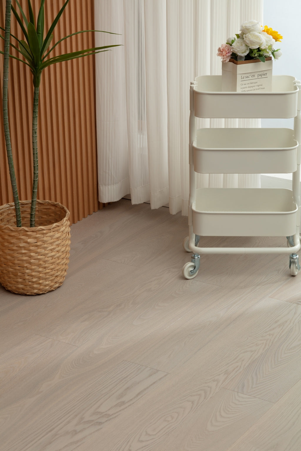SK 1211 Full Birch Multi-layer Fire-Retardant Substrate Solid Wood European Oak Veneer 1.2 mm Scratch-resistant Engineered Flooring