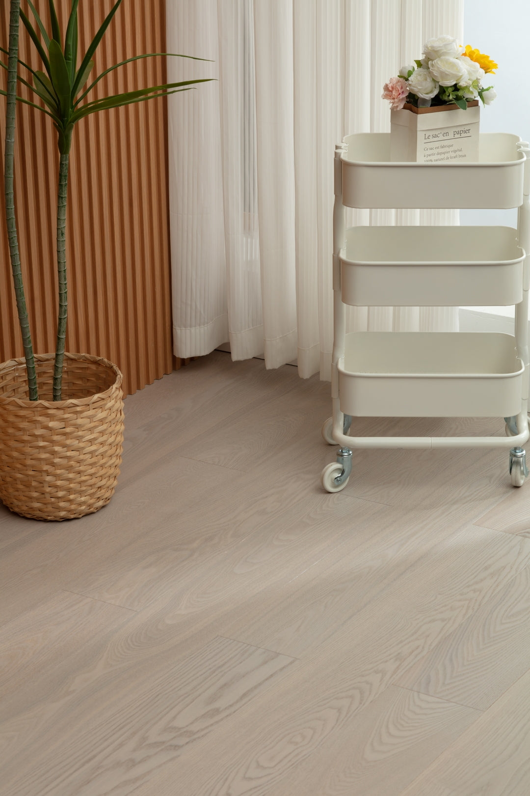 SK 1211 Full Birch Multi-layer Fire-Retardant Substrate Solid Wood European Oak Veneer 1.2 mm Scratch-resistant Engineered Flooring