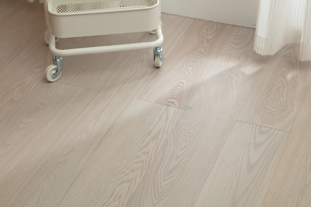 SK 1211 Full Birch Multi-layer Fire-Retardant Substrate Solid Wood European Oak Veneer 1.2 mm Scratch-resistant Engineered Flooring