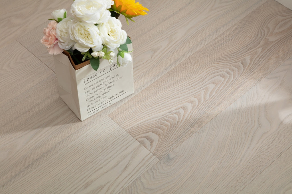 SK 1211 Full Birch Multi-layer Fire-Retardant Substrate Solid Wood European Oak Veneer 1.2 mm Scratch-resistant Engineered Flooring