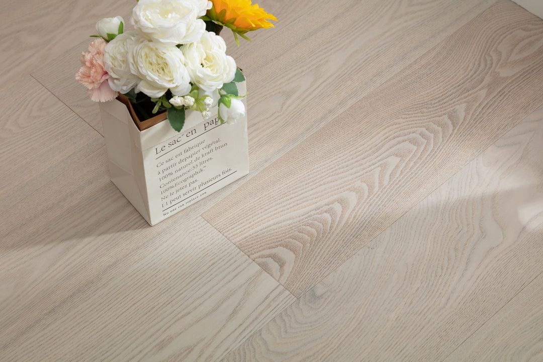 SK 1211 Full Birch Multi-layer Fire-Retardant Substrate Solid Wood European Oak Veneer 1.2 mm Scratch-resistant Engineered Flooring