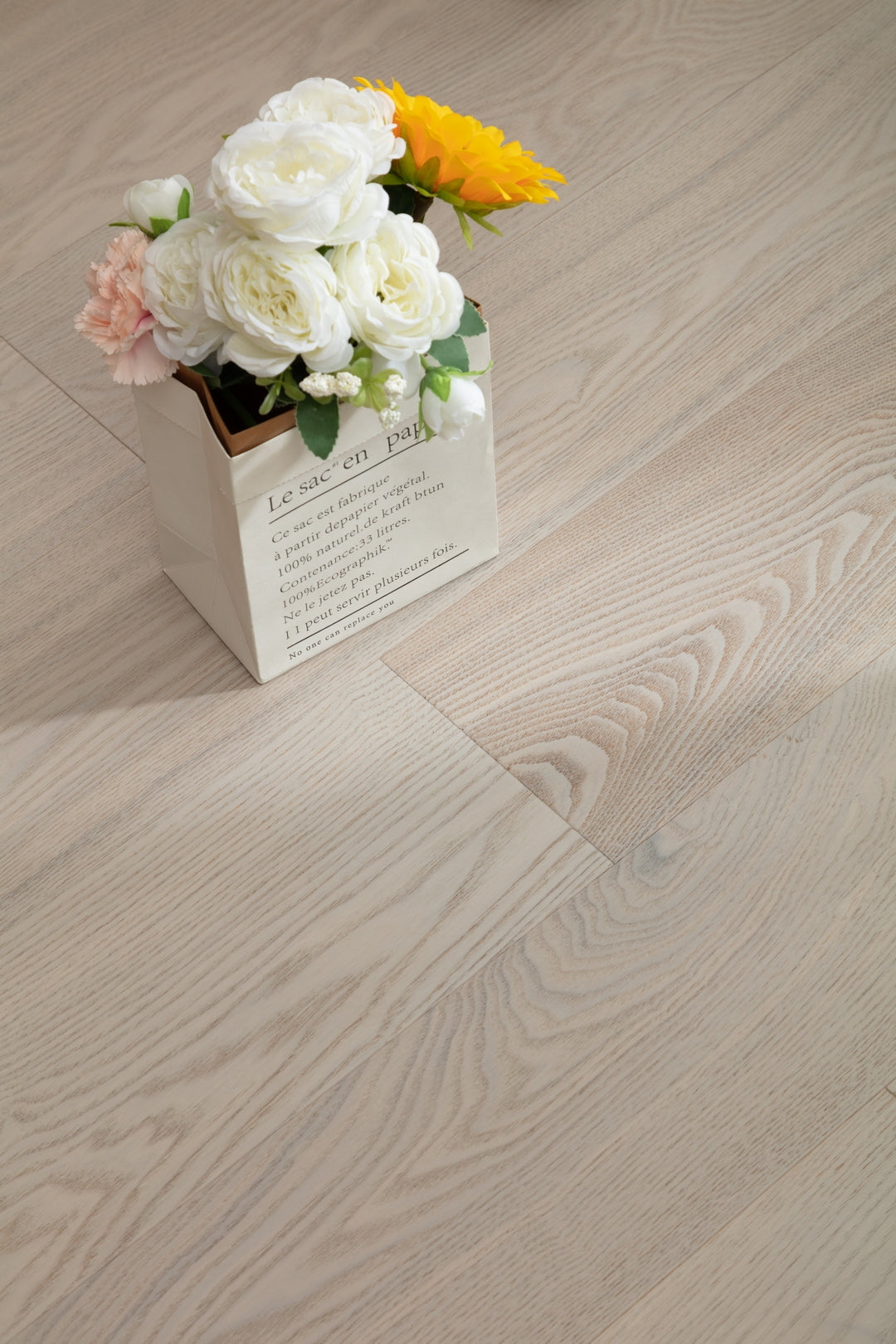 SK 1211 Full Birch Multi-layer Fire-Retardant Substrate Solid Wood European Oak Veneer 1.2 mm Scratch-resistant Engineered Flooring