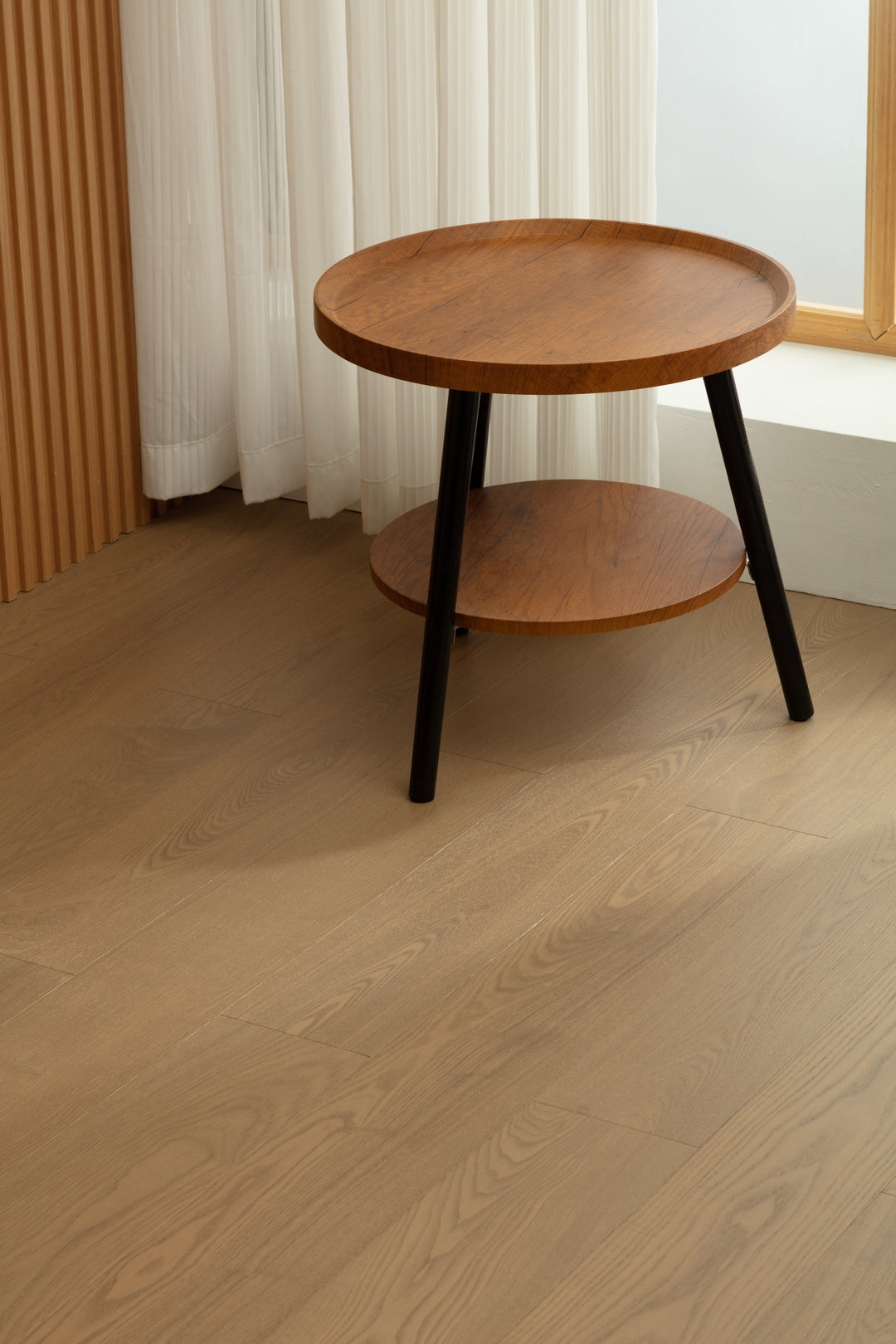 SC1212 New 3-layer Core Solid Wood European Oak Veneer 1.2mm Skid-resistant Click lock Joint Engineered Flooring