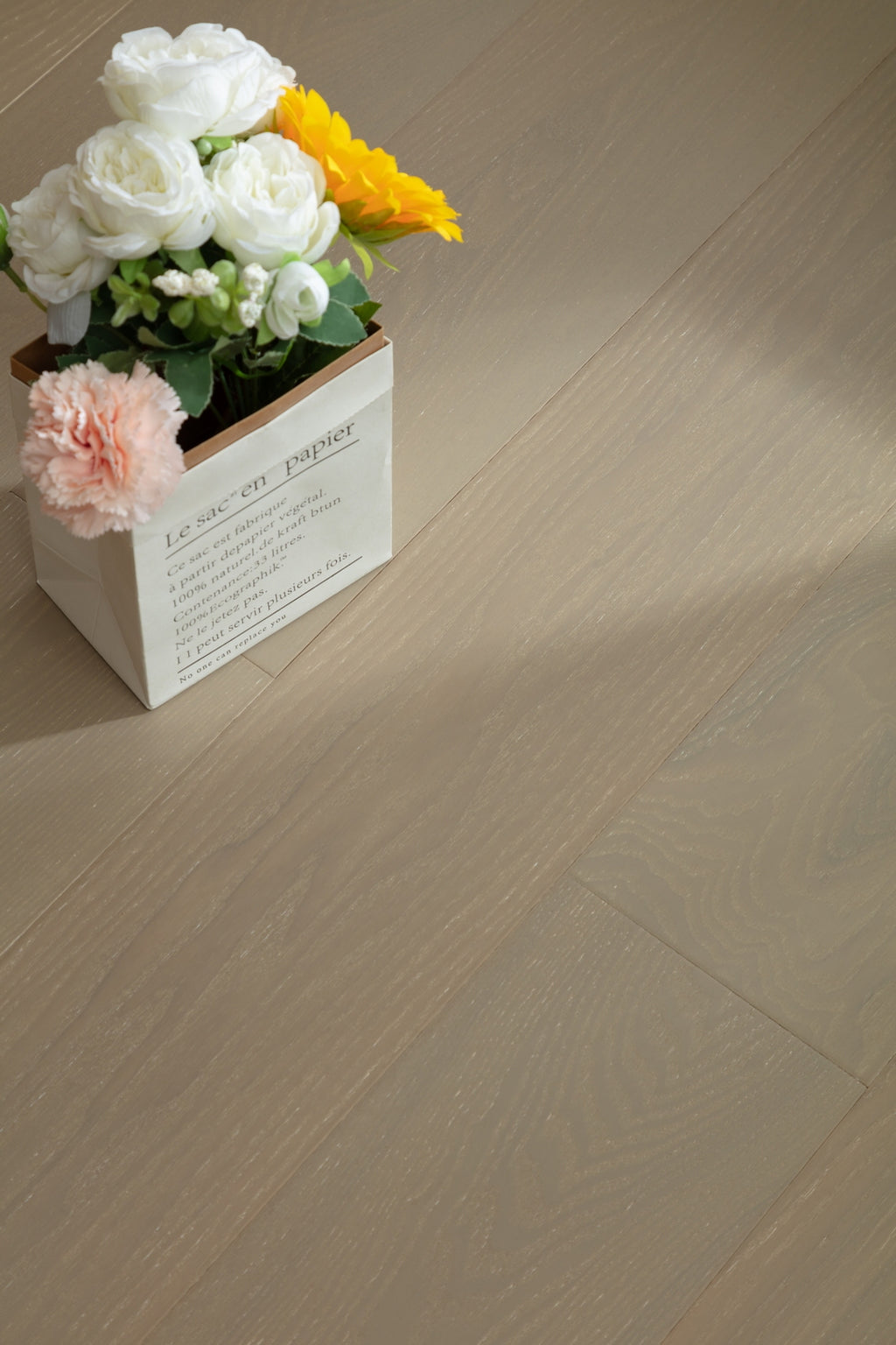 SK 1216 Full Birch Multi-layer Fire-Retardant Substrate Solid Wood European Oak Veneer 1.2 mm  Scratch-resistant  Engineered Flooring