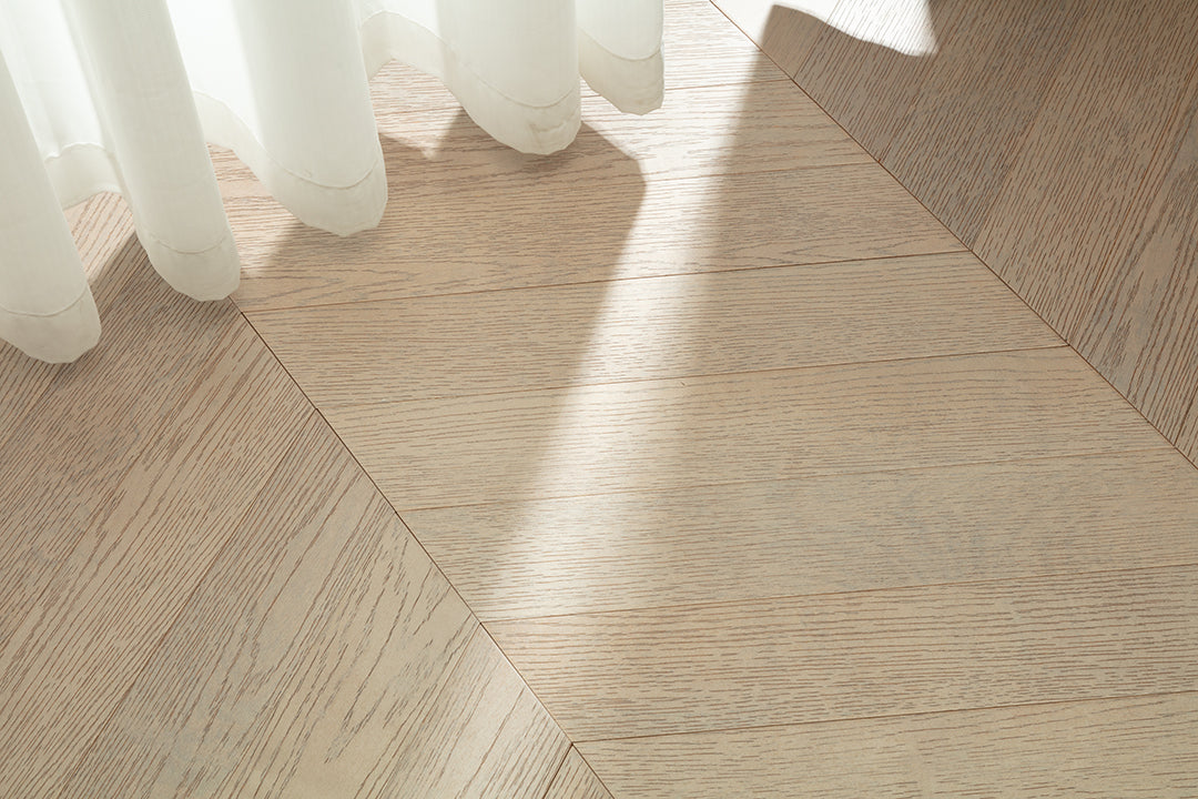 9508 Chevron Art Parquet Metallic UV Finish Full Birch Multi-layer Core Solid Wood Oak Veneer Brushed Engineered Flooring