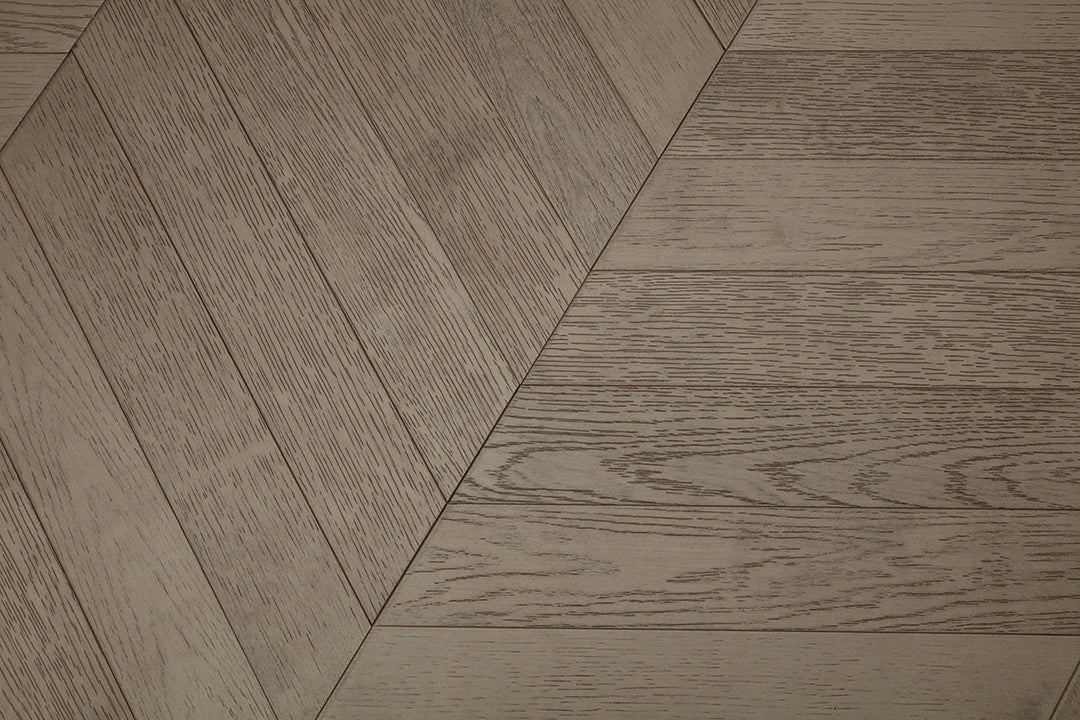 9510 Chevron Art Parquet Metallic UV Finish Full Birch Multi-layer Core Solid Wood Oak Veneer Brushed Engineered Flooring