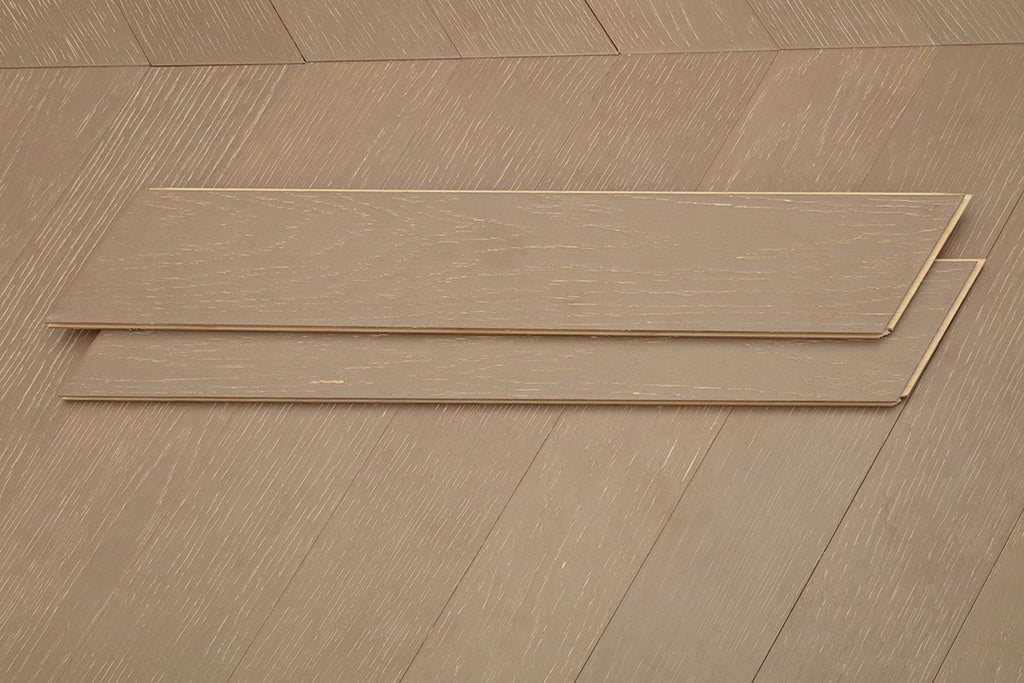 9511 Chevron Art Parquet  Full Birch Multi-layer Core Solid Wood Oak Veneer Brushed Engineered Flooring