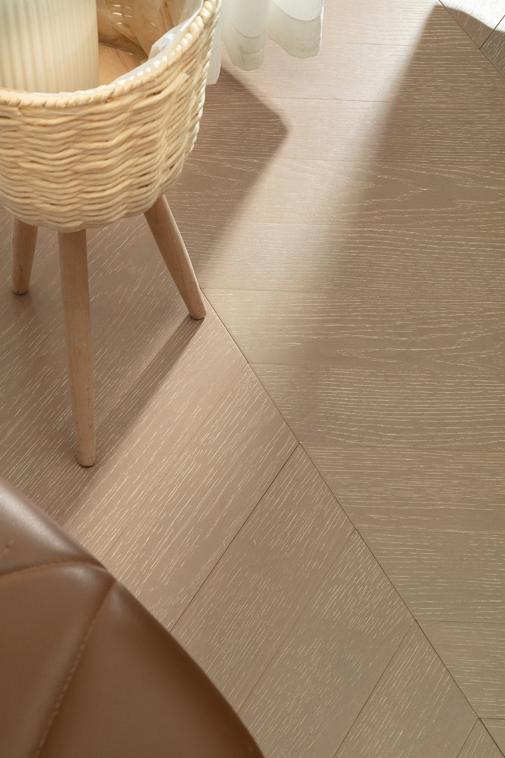9511 Chevron Art Parquet  Full Birch Multi-layer Core Solid Wood Oak Veneer Brushed Engineered Flooring