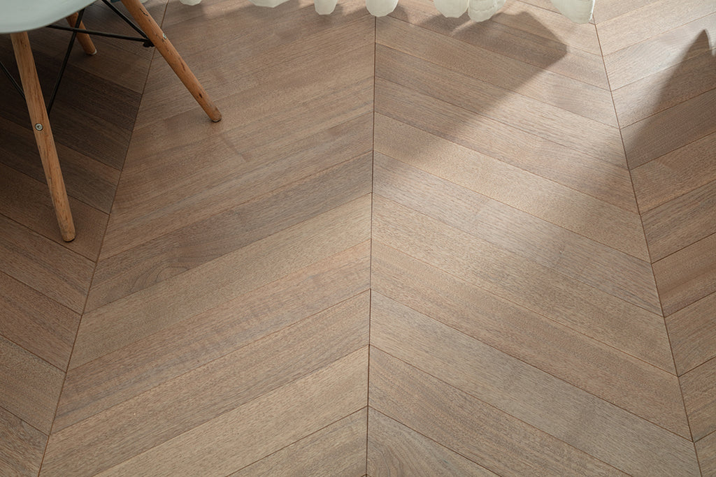 9515 Chevron Art Parquet Metallic UV Finish Full Birch Multi-layer Core Solid Wood Black Walnut Veneer Brushed Engineered Flooring