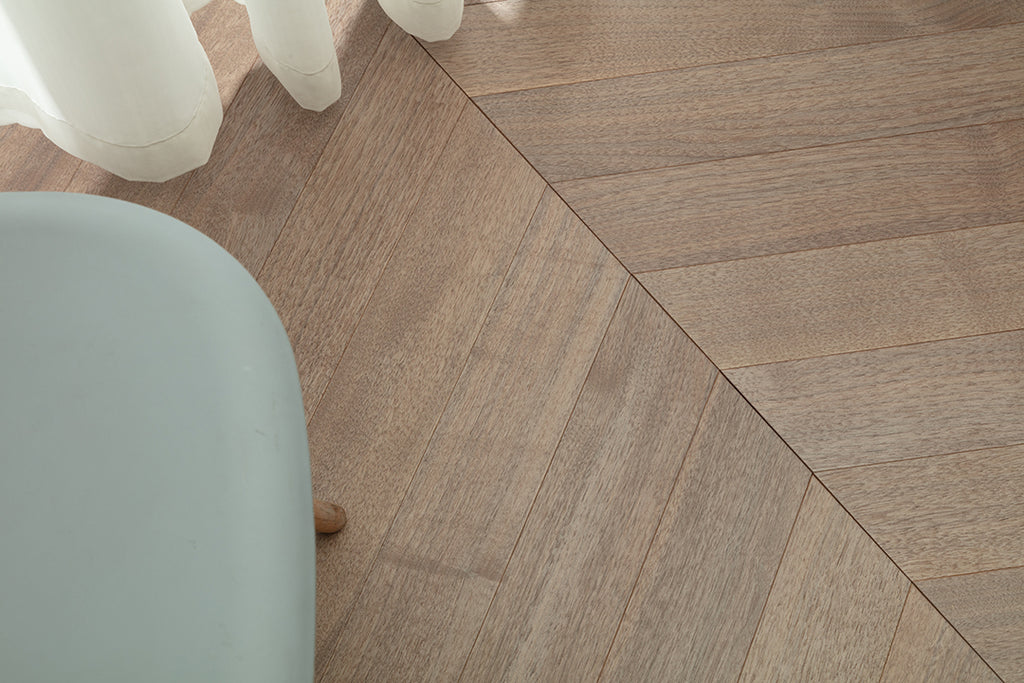 9515 Chevron Art Parquet Metallic UV Finish Full Birch Multi-layer Core Solid Wood Black Walnut Veneer Brushed Engineered Flooring