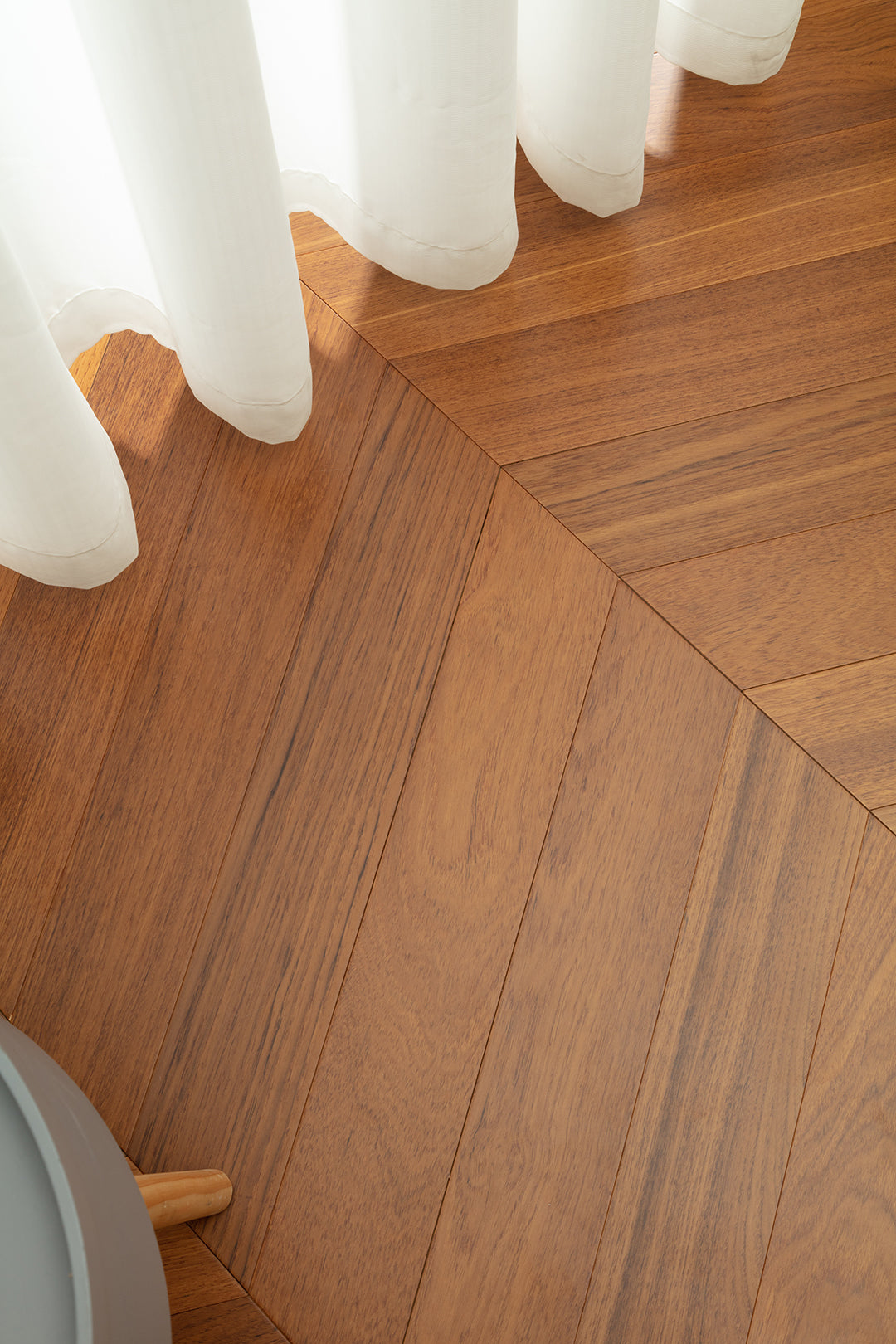 9517 Chevron Art Parquet  Full Birch Multi-layer Core Solid Wood Teak Veneer Brushed Engineered Flooring