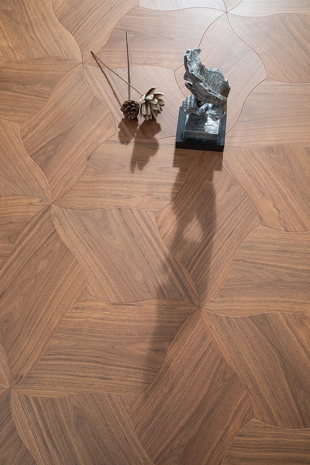 YXPH01 Quatrefoil Contour Art Parquet Full Birch Multi-layer Core Solid Wood Black Walnut Veneer Flush Joint Engineered Flooring