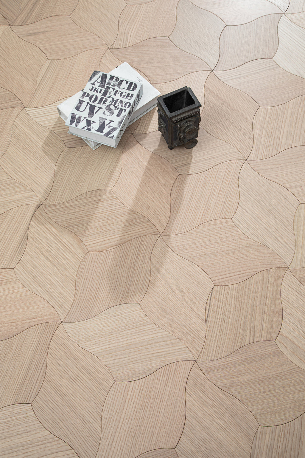 YXPX608 Natural Oak Lily Petal Flowing Organic Artistic Parquet Flooring | Lily Series