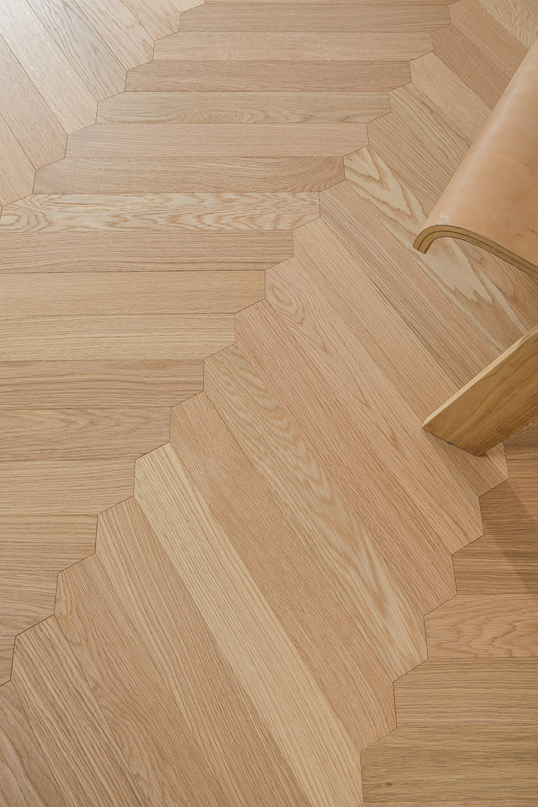 YXPX638 Natural Oak Wide Herringbone Flowing Ribbon-Like Parquet Flooring | Ribbon Series