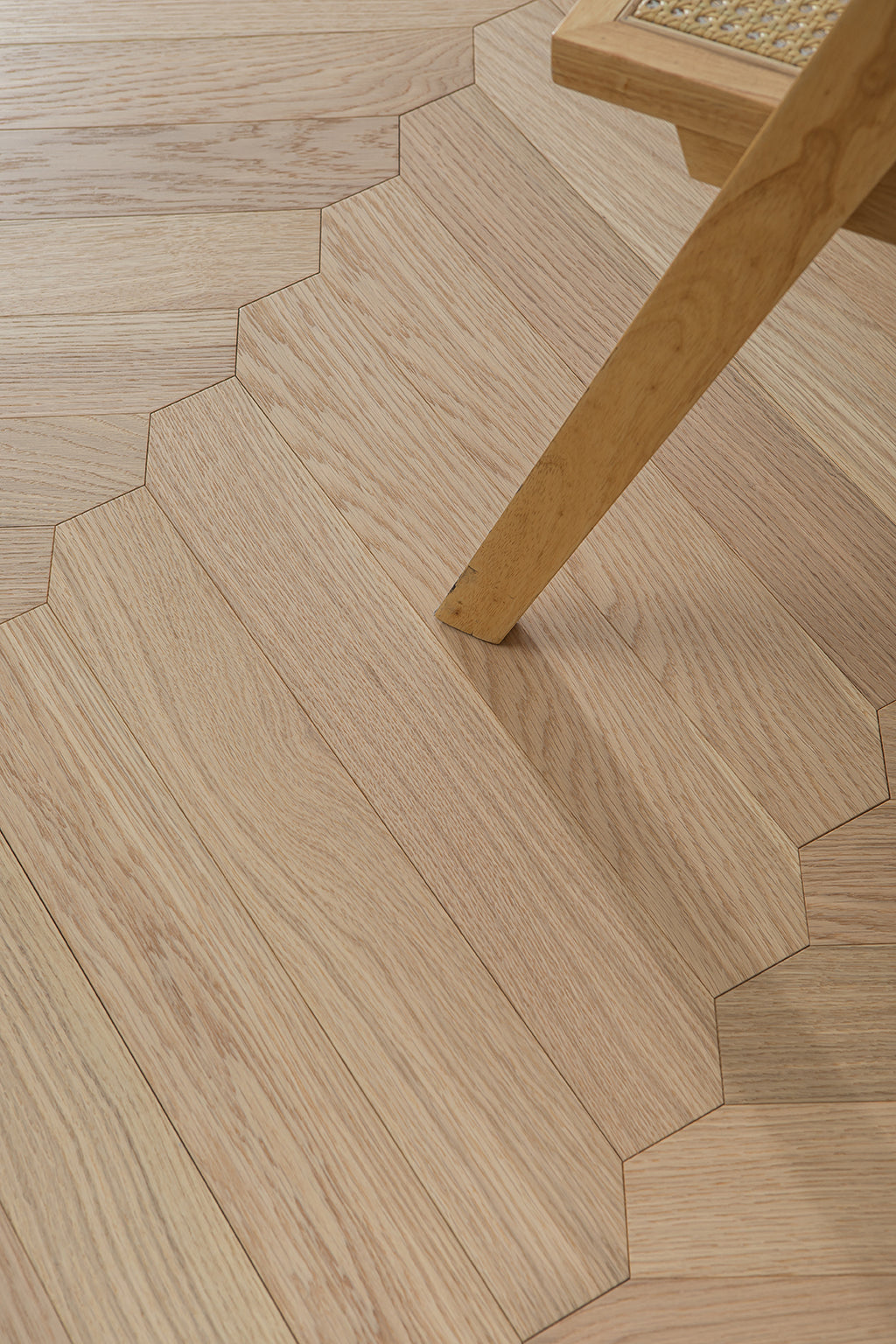 YXPX639 Natural Oak Wide Herringbone Flowing Ribbon-Like Parquet Flooring | Ribbon Series