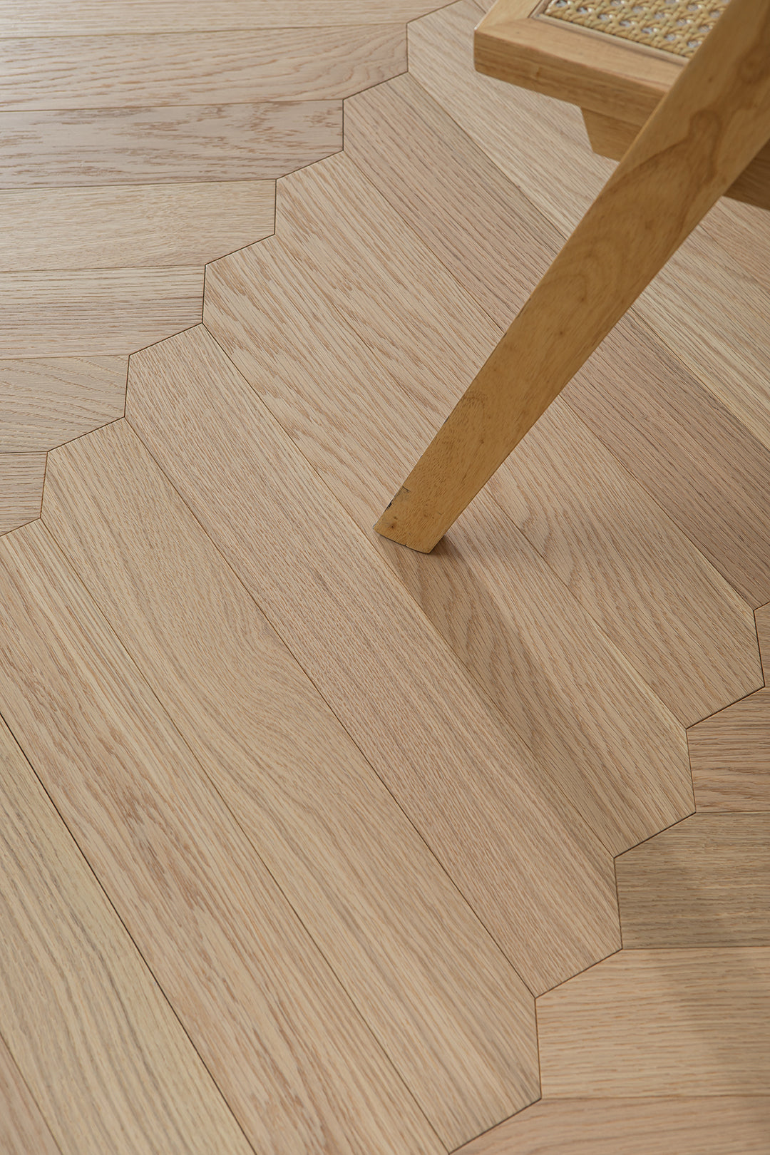 YXPX639 Natural Oak Wide Herringbone Flowing Ribbon-Like Parquet Flooring | Ribbon Series
