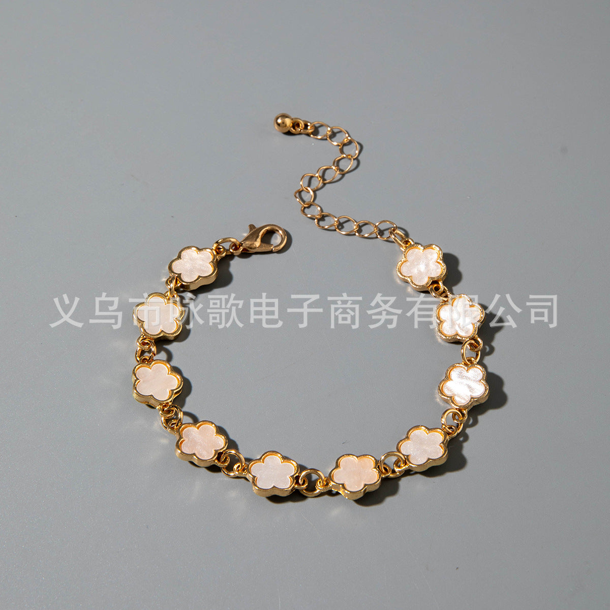 European and American Fashion Alloy Inlaid Diamond Five-Leaf Clover Bracelet Jewelry Three-Piece Set Simple Geometric Smooth Bracelet Wholesale