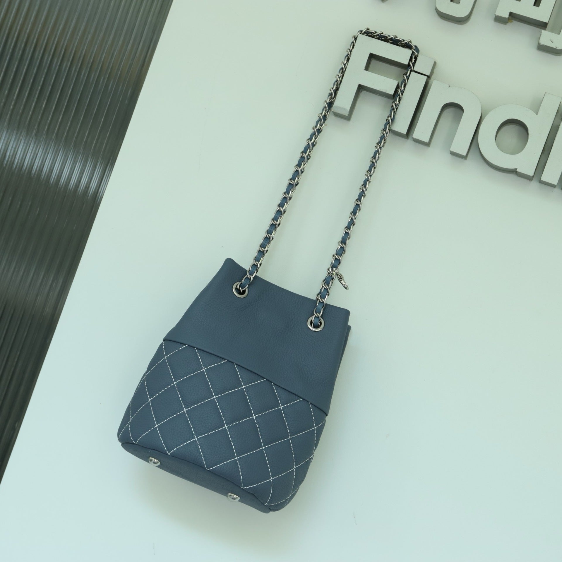 Classic Top Layer Leather Chanel Style Diamond Chain Shoulder Crossbody Women's Bag Fashion Versatile Handheld Bucket Bag for Women