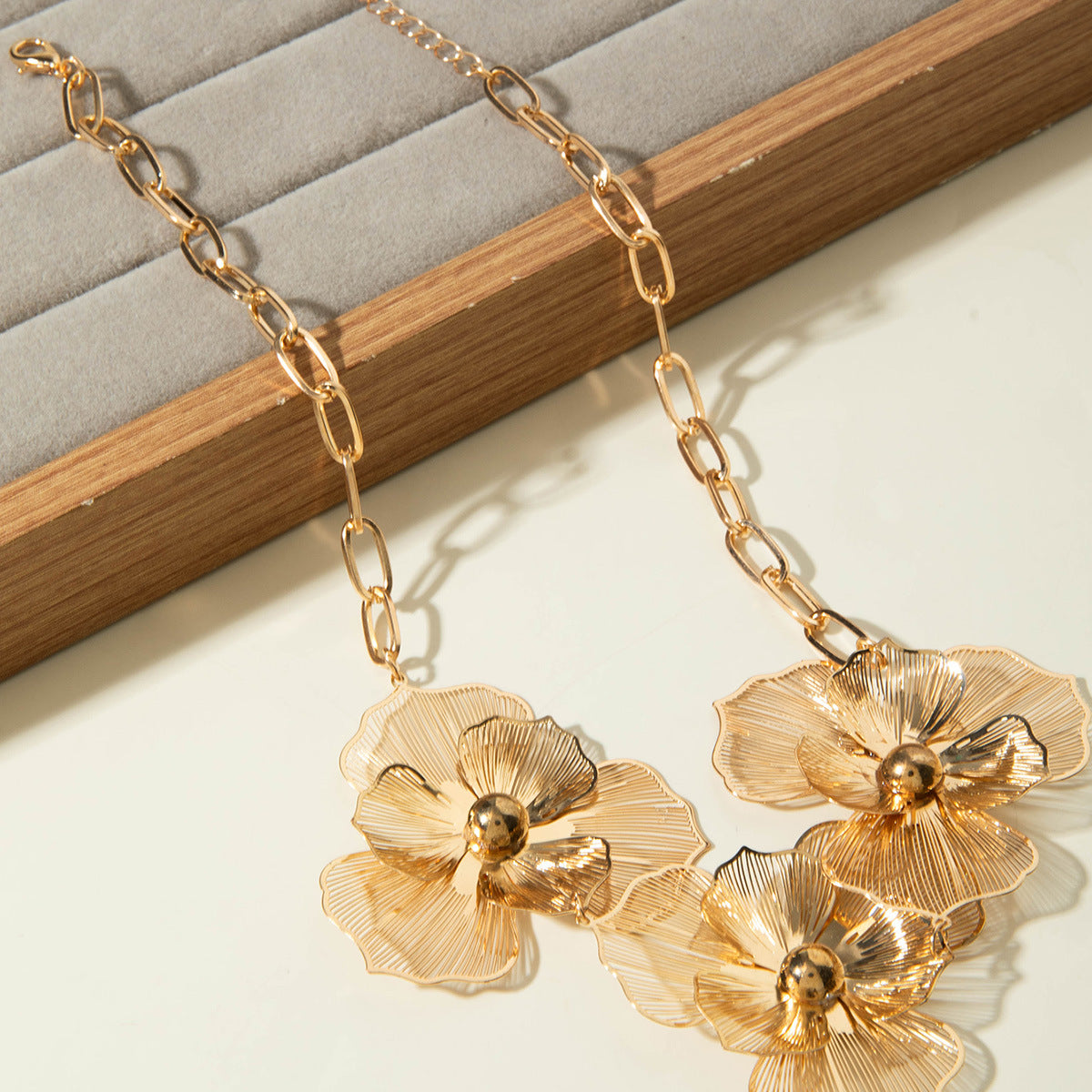 European and American Niche Ginkgo Leaf Tassel Necklace Design Sense Retro Pull-out Imitation Pearl Choker Jewelry choker