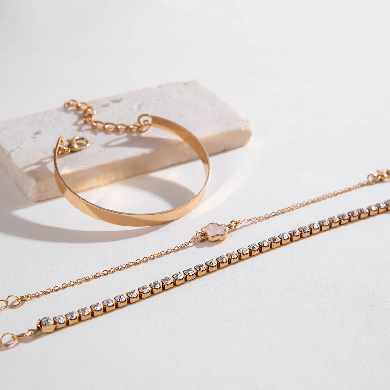 European and American Fashion Alloy Inlaid Diamond Five-Leaf Clover Bracelet Jewelry Three-Piece Set Simple Geometric Smooth Bracelet Wholesale