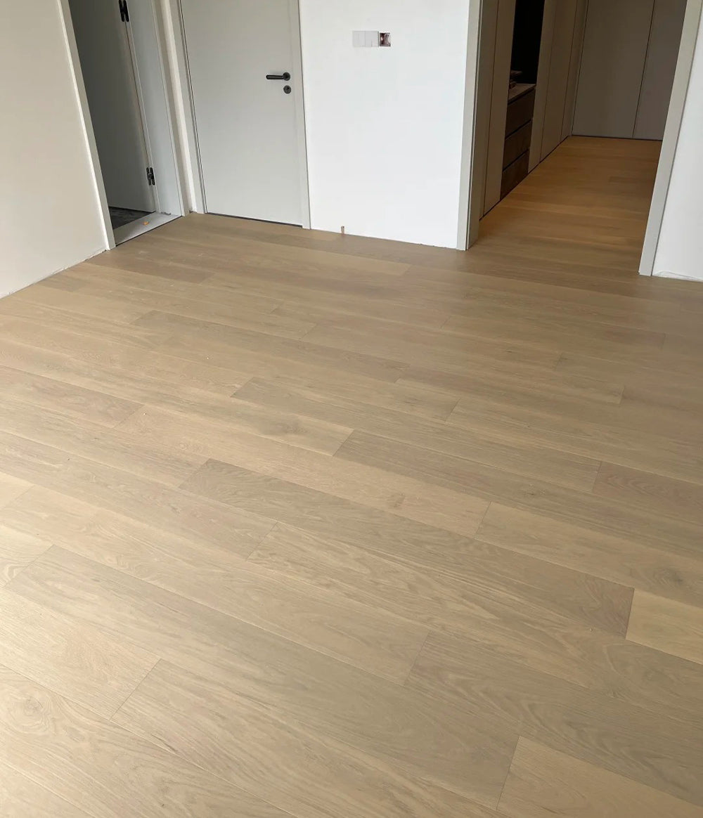 Engineered Oak Wood Flooring Three-Layer Waterproof Anti-Slip UV Lacquer Finish for High-Traffic Areas and Outdoor Use