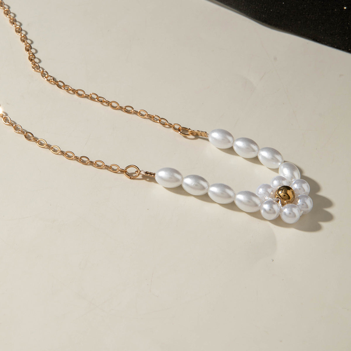 European and American Ornament  Fashionable Light Luxury Wheat Spike Inlaid Diamond Pearl Pendant Necklace with Unique Design and Personality Clavicle Necklace