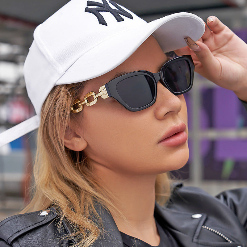European and American Small Frame Cat Eye Sunglasses for Women, New High Altitude Style, Internet Celebrity Thick Chain Sunglasses, Trendy Women's Glasses Wholesale