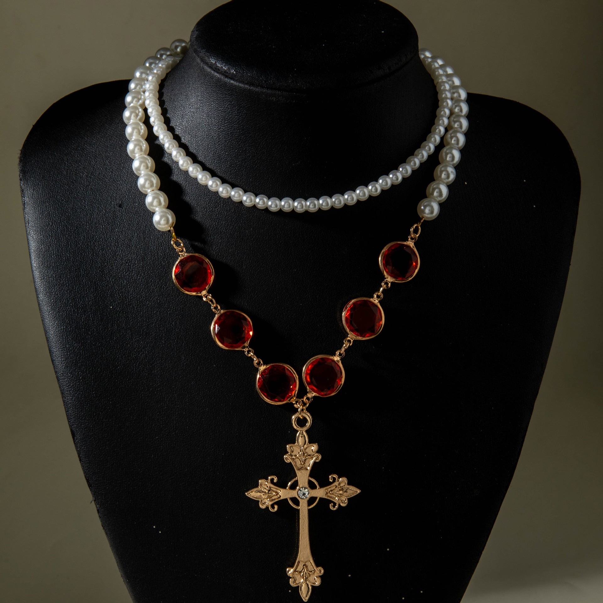 European and American Jewelry Red Diamond Cross Pendant Pearl Necklace Geometric Oval Red Diamond Necklace Wholesale