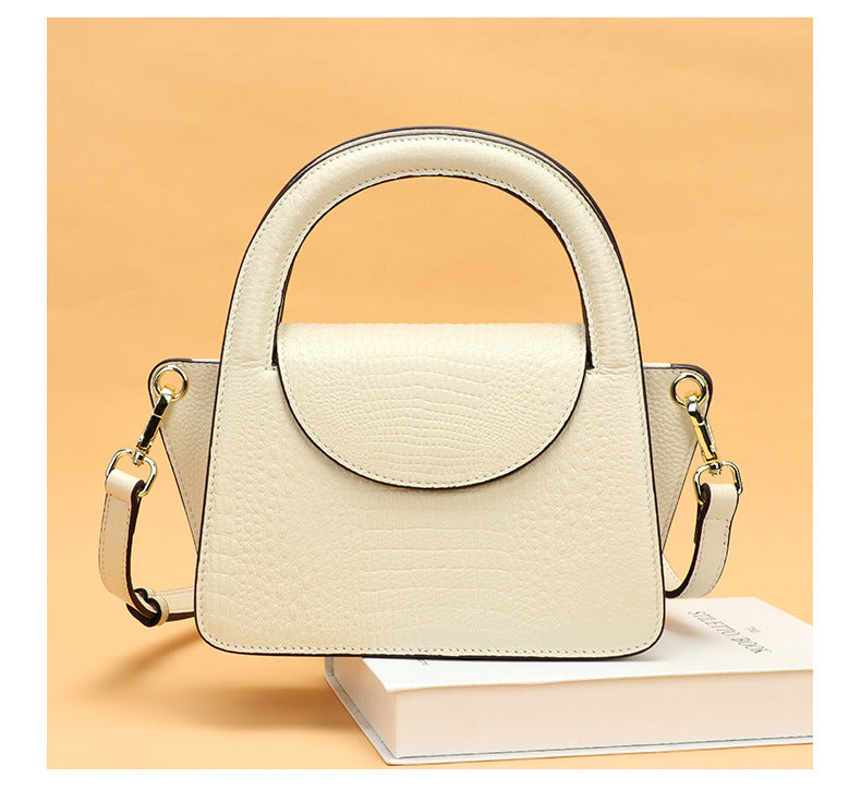 Spring and Autumn New Retro Women's Bag Trendy Fashionable Unique Niche Versatile Crossbody Bag Casual Single Shoulder Small Square Bag