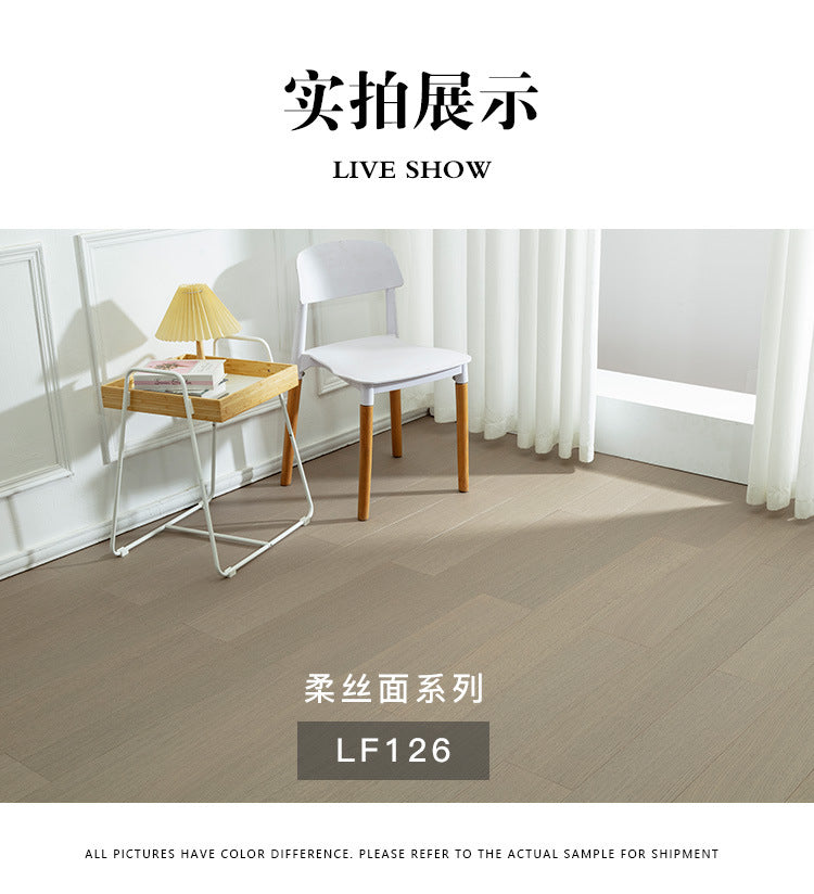 Free home installation with solid wood skirting board included Smooth Skin Feel Lacquer Flooring New Three-Layer Solid Core Real Wood Oak Flooring