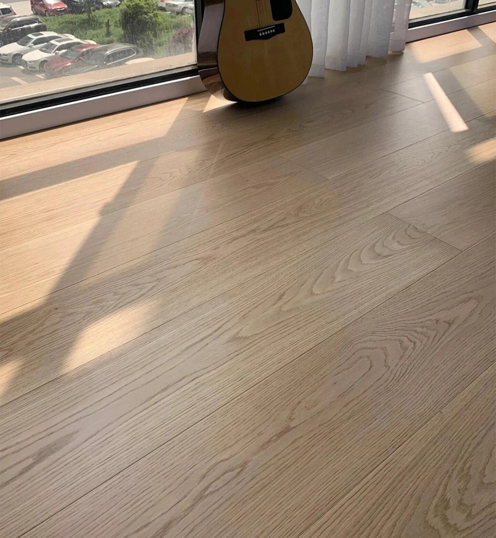 18mm Sustainable Solid Oak Flooring Eco-Friendly Waterproof Prefinished Hardwood Floor Custom Size Options Modern Spaces Outdoor