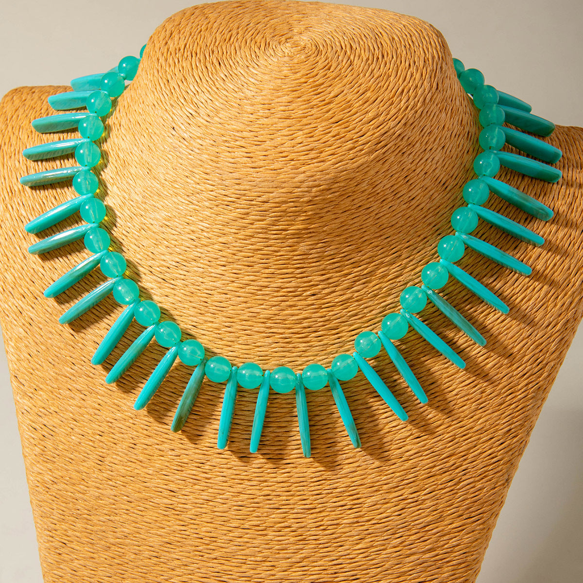 European and American Ornament Fashion Niche Design Statement Necklace Bohemian Style Acrylic Necklace