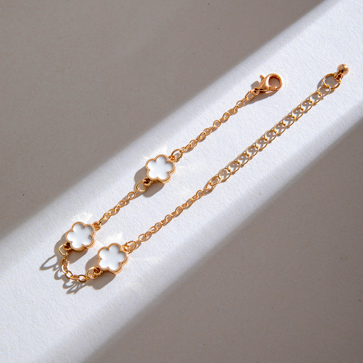 European and American Fashion Alloy Inlaid Diamond Five-Leaf Clover Bracelet Jewelry Three-Piece Set Simple Geometric Smooth Bracelet Wholesale