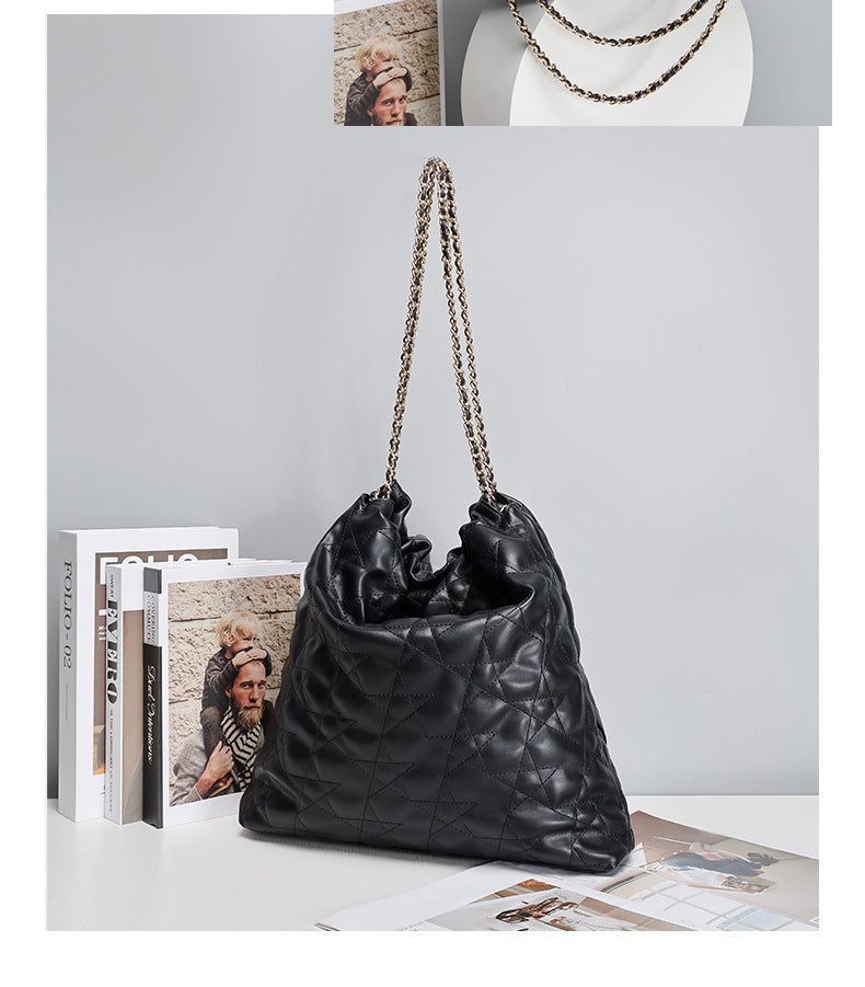 Quilted Chain Small Chanel Style Pleated Drawstring Trash Bag New Underarm Bag for Women Large Capacity Commuting Shoulder Bag