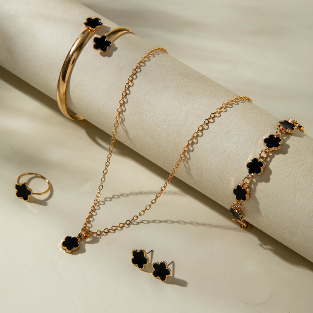 European and American Fashion Alloy Inlaid Diamond Five-Leaf Clover Bracelet Jewelry Three-Piece Set Simple Geometric Smooth Bracelet Wholesale