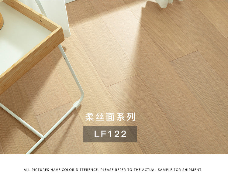 Free home installation with solid wood skirting board included Smooth Skin Feel Lacquer Flooring New Three-Layer Solid Core Real Wood Oak Flooring