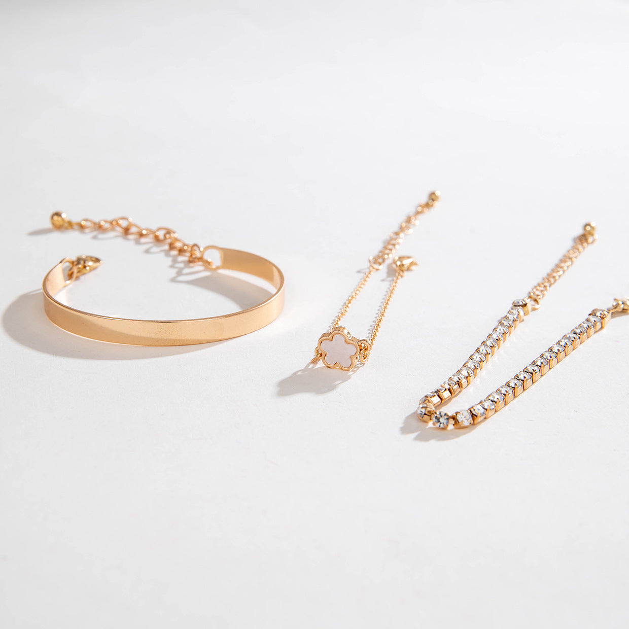 European and American Fashion Alloy Inlaid Diamond Five-Leaf Clover Bracelet Jewelry Three-Piece Set Simple Geometric Smooth Bracelet Wholesale